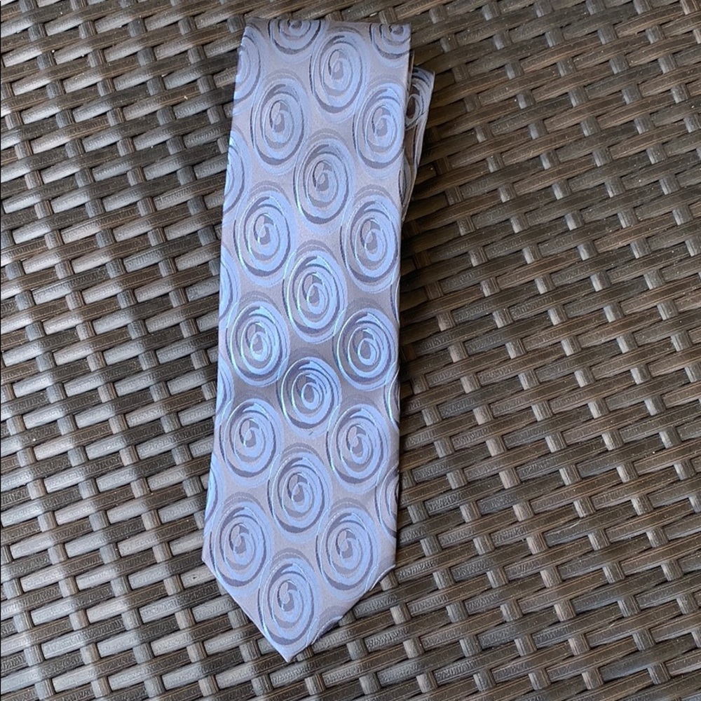 GREAT CONDITION “Geoffrey Beene” tie